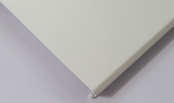 پوشش پودری سفید C300 نوار آلومینیومی معلق سقف پانل آلومینیومی فلزی لبه برش