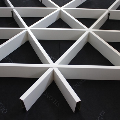 روکش غلتکی در فضای داخلی شبکه مثلثی آلومینیومی سقف فلزی پانل آلومینیومی برای سالن خرید