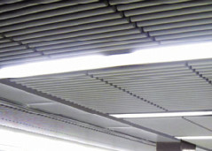 کاشی های سقفی آلومینیومی سفید تزئینی سقف فلزی آلومینیومی جذب صدا