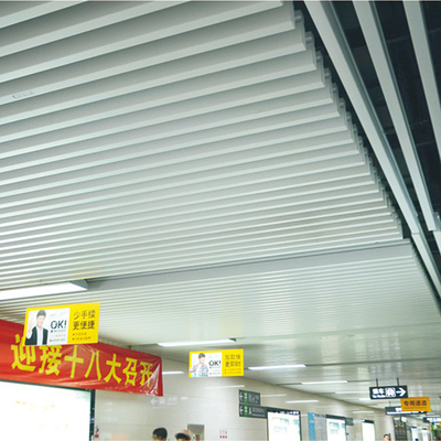 نوار فلزی تزئینی تجاری آلومینیومی / پانل های سقف بافل آلومینیومی 35 میلی متر عرض 150 میلی متر ارتفاع